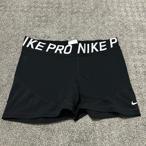 Nike shorts - Picture 1 of 2